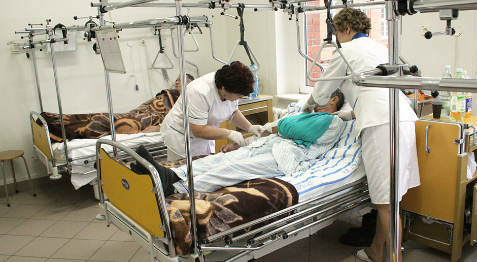 Gdy pielęgniarki padają z nóg: etatowe i kontraktowe