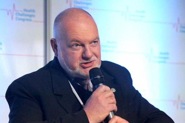 - Ten ruch finansowy pozwoli znacząco poprawić finanse w wielu szpitalach, ułatwi dyrektorom zarządzanie tymi szpitalami - mówił p.o. prezesa NFZ Andrzej Jacyna. Fot. PTWP Prezes NFZ: do 29 grudnia kasa za nadlimity na kontach szpitali, priorytetowo zapłacimy za...