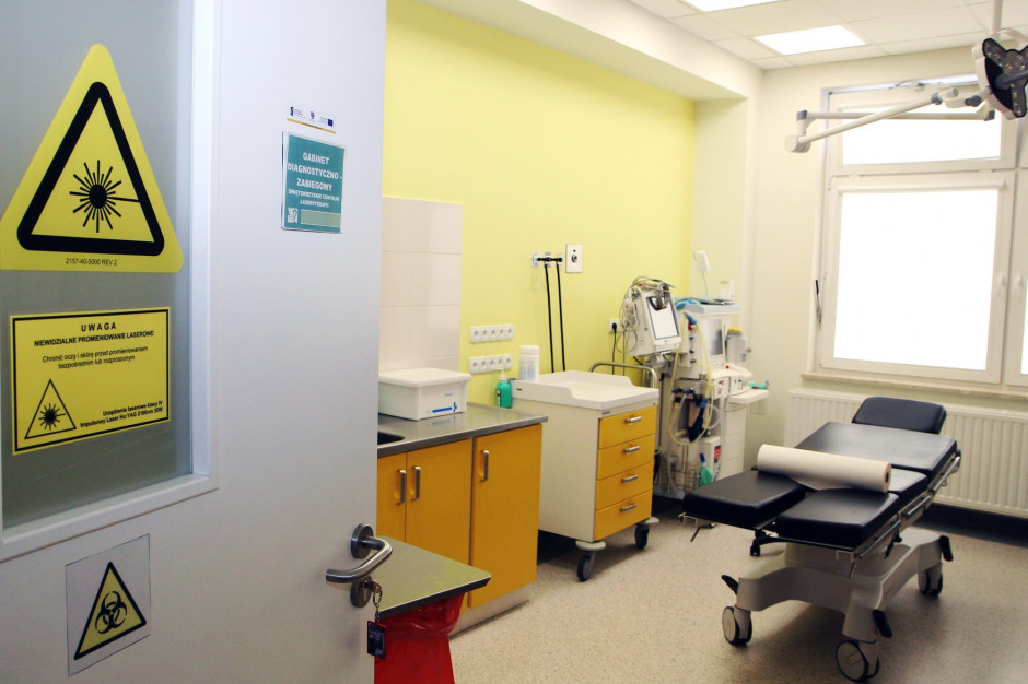 Zespół Kliniki Chirurgii Dziecięcej WSzZ ma do dyspozycji lasery: barwnikowy, Nd-Yag, CO2 i holmowy. Fot. WSzZ w Kielcach Kielce: tam zmiany na skórze usuwają za pomocą laserów