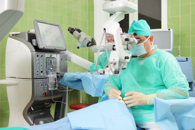 Prezes One Day Clinic nie tylko współpracuje z czeskimi szpitalami, ale otworzył także własną klinikę w Ostrawie Fot. Archiwum (zdjęcie ilustracyjne) Polski przedsiębiorca: tak zarabia się na kolejkach do operacji zaćmy