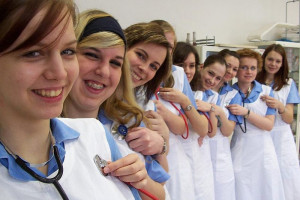 Minister Szumowski: jest szansa na wypełnienie luki pokoleniowej w zawodzie pielęgniarki