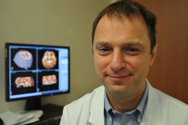 Na zdj. prof. Tomasz Mandat z Kliniki Neurochirurgii Instytutu Psychiatrii i Neurologii w Warszawie Ekspert: operujemy nieproporcjonalnie mało chorych na parkinsona