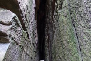 Beskidy: ratownicy GOPR uwolnili grotołaza, który utknął w jaskini