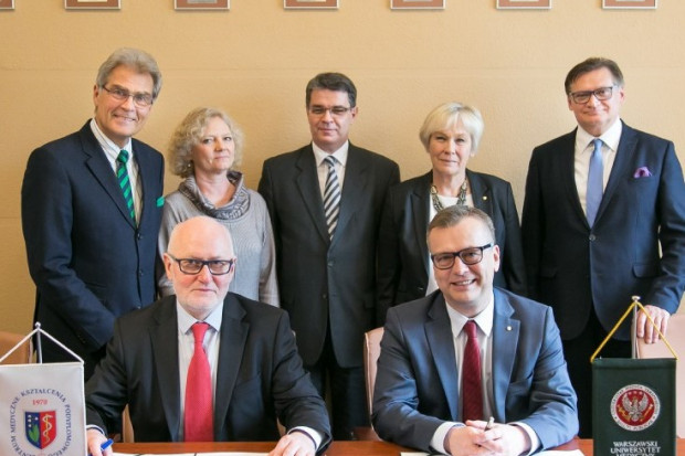 Podpisanie listu intencyjnego w sprawie powołania Mazowieckiego Centrum Edukacji Medycznej odbyło się 13 kwietnia. Fot. Materiały prasowe To będzie wspólna inicjatywa WUM i CMKP