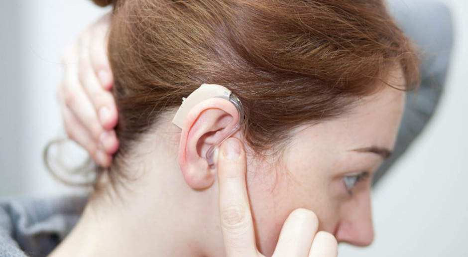 Polscy specjaliści rozwijają terapię szumów usznych