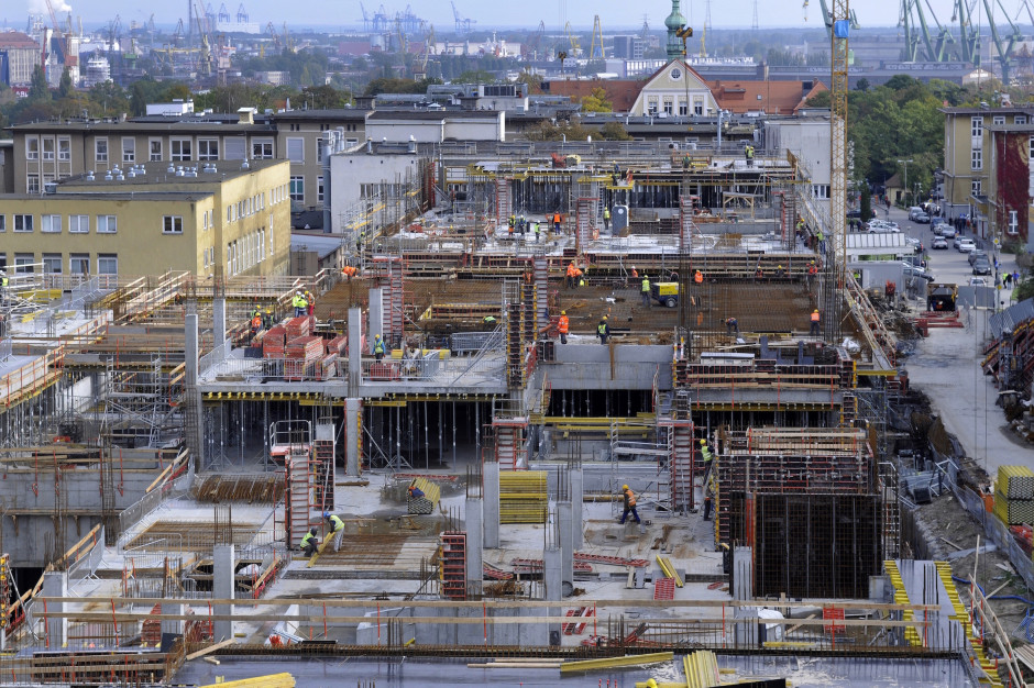 Budowa Centrum Medycyny Nieinwazyjnej Fot. GUMed Gdańsk: zawisła wiecha nad kolejnym obiektem Centrum Medycyny Nieinwazyjnej
