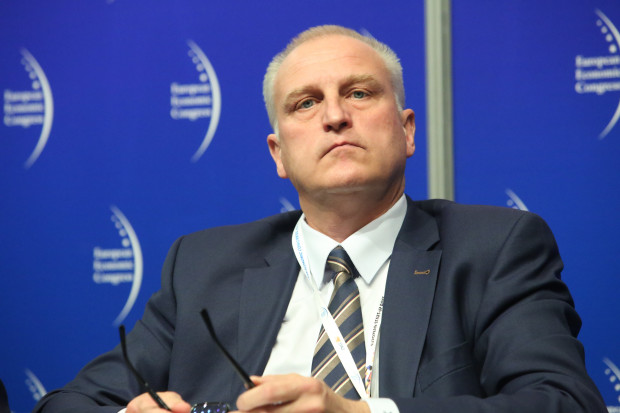 Na zdj. Jerzy Szafranowicz, dyrektor ŚOW NFZ. Fot. PTWP Szef śląskiego NFZ: sztywny podział środków dla placówek w sieci i poza nią - to nieprawda