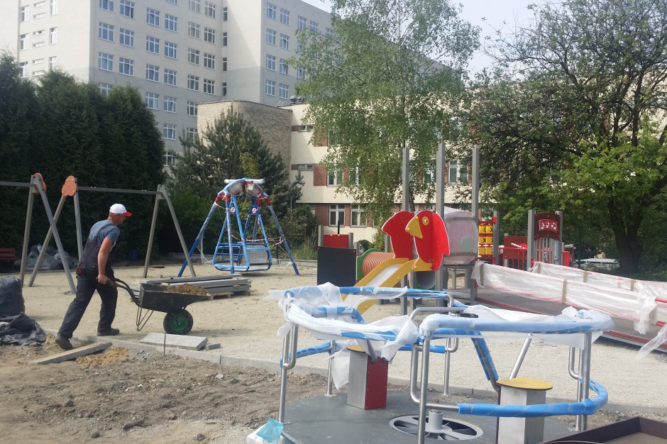 Integracyjny plac zabaw powstaje przy Górnośląskim Centrum Zdrowia Dziecka w Katowicach. FOT. Górnośląskie Centrum Zdrowia Dziecka Katowice: internauci zebrali pieniądze na plac zabaw przy GCZD