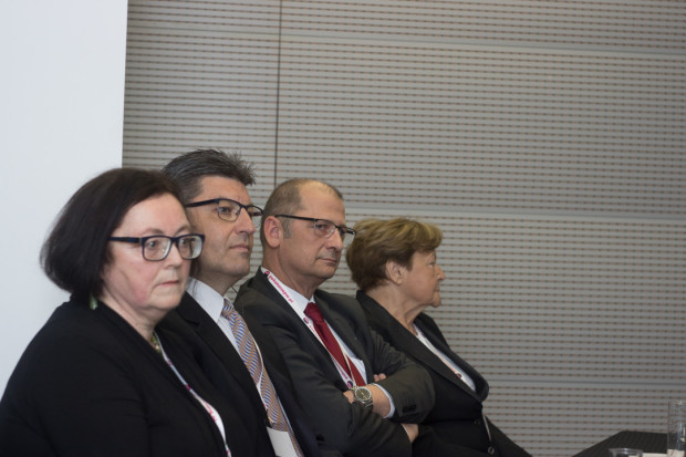 Na zdjęciu (od lewej): dr hab. Marta Wróblewska, dr Yossi Sammy, dr hab. Janusz Trzebicki, prof. Ewa Mayzner-Zawadzka. Fot. Bartosz Rybotycki Specjaliści: pośpiech w rozpoczęciu leczenia sepsy jest bardzo wskazany