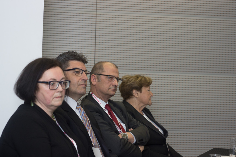 Na zdjęciu (od lewej): dr hab. Marta Wróblewska, dr Yossi Sammy, dr hab. Janusz Trzebicki, prof. Ewa Mayzner-Zawadzka. Fot. Bartosz Rybotycki Specjaliści: pośpiech w rozpoczęciu leczenia sepsy jest bardzo wskazany