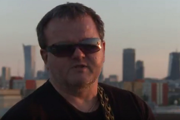 Rocker Gisu; FOT. YouTube Gisu śpiewa: suplementy to nie leki, to uzupełnienie diety