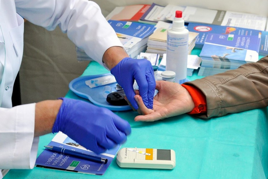 Z badań epidemiologicznych wynika, że na cukrzycę w Polsce chorują już ok. 3 mln osób Fot. GUMed Polacy częściej sprawdzają poziom cukru we krwi, ale...