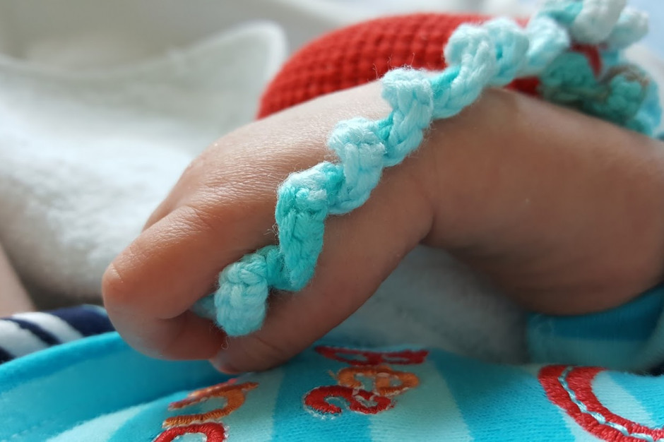 Ośmiorniczka i jej macki przez swój charakterystyczny kształt przypominają pępowinę. Fot. archiwum Łodzianie dziergali ośmiorniczki pomagające w leczeniu wcześniaków