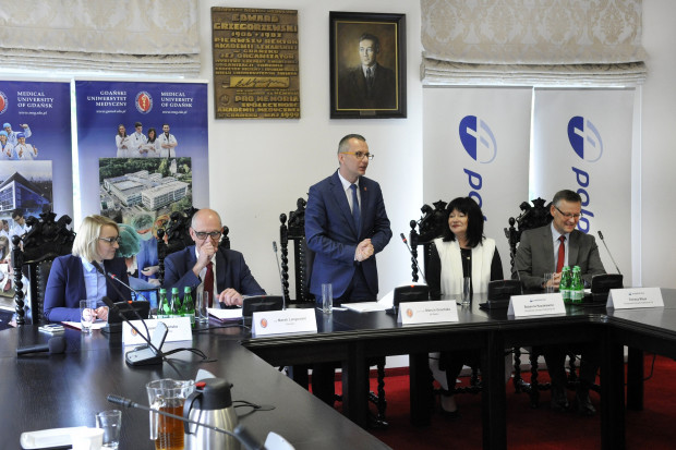 Rektor Gdańskiego Uniwersytetu Medycznego, prof. Marcin Gruchała: - Stworzyliśmy razem nowoczesny program studiów, który wychodzi naprzeciw oczekiwaniom zarówno pracodawców, jak i przyszłych pracowników. Fot. GUMed Gdańsk: Polpharma i GUMed utworzyły nowy kierunek studiów
