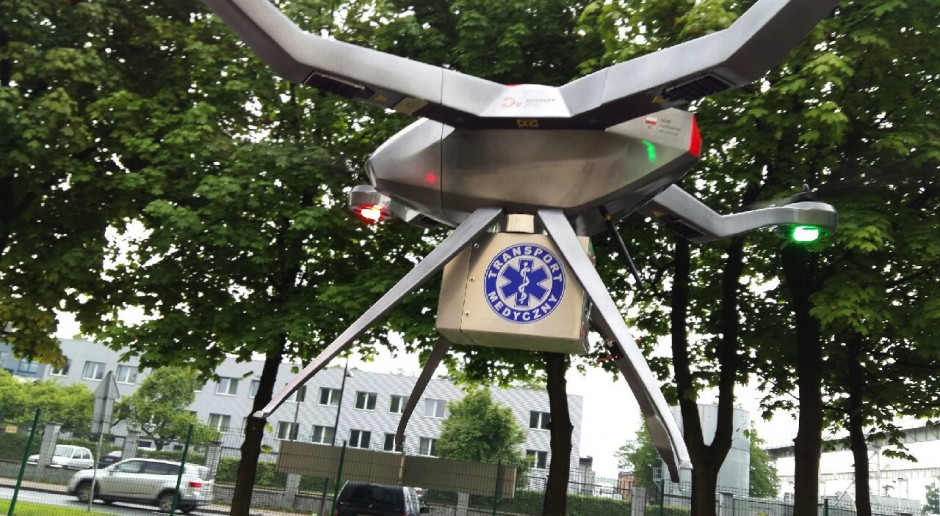 Loty testowe dronów między szpitalem na PGE Narodowym a CSK MSWiA przełożone