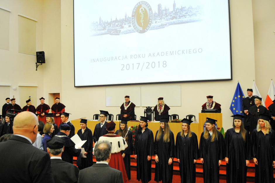 Gdański Uniwersytet Medyczny jest jedną z wiodących uczelni publicznych w Polsce i najwyżej ocenianą uczelnią Pomorza. Źródło: GUMed Inauguracja roku akademickiego w GUMed