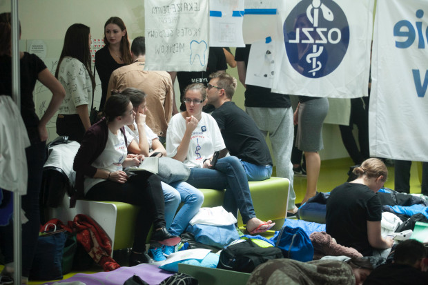 Protest rezydentów trwa od 2 października; FOT. PTWP Niskie płace nie są głównym problemem ponad 16,8 tys. rezydentów