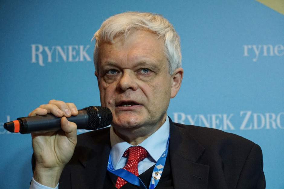 Wiceminister zdrowia Piotr Gryza: Twierdzenie, że nowy system jest powrotem do socjalizmu i budżetowania oraz hasła "czy się stoi, czy się leży dwa tysiące się należy" jest bzdurą. Fot. PTWP/Michał Oleksy Gryza: nowy system nie ma nic wspólnego z budżetowaniem