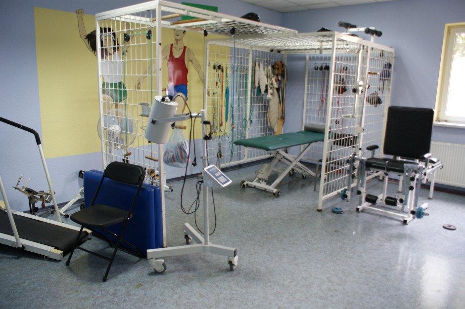 Najstarszy pacjent rehabilitantów z jarocińskiego szpitala ma 89 lat, najmłodszy zaledwie 3 miesiące. Fot. Materiały prasowe Jarocin: szpital chwali się działem rehabilitacji