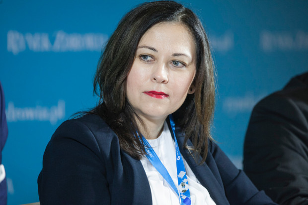 Prof. Dorota Karkowska: - Trwają prace stworzeniem takiego modelu, który będzie rekompensował te zdarzenia, które nie są rekompensowane przez system, a z różnych względów powinny być. Fot. PTWP/Paweł Pawłowski Prof. Karkowska: pozasądowy model dochodzenia roszczeń wymaga modyfikacji