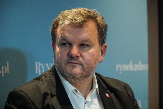 Współpraca resortu edukacji i GIS dotyczyć będzie m.in. realizacji programów edukacyjnych przeciwdziałających chorobom cywilizacyjnym oraz uzależnieniu od tytoniu, alkoholu, narkotyków oraz dopalaczy. Na zdjęciu Główny Inspektor Sanitarny Marek Posobkiewicz. Fot. PTWP Główny Inspektor Sanitarny i minister edukacji podpisali deklarację o współpracy