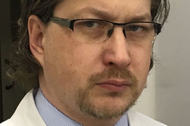 Dr hab. Jacek Sobocki, szef Kliniki Chirurgii i Żywienia Klinicznego WUM, członek zarządu Polskiego Towarzystwa Żywienia Pozajelitowego i Dojelitowego (POLSPEN). Fot. Archiwum Właściwe żywienie jest niezbędne w każdej terapii