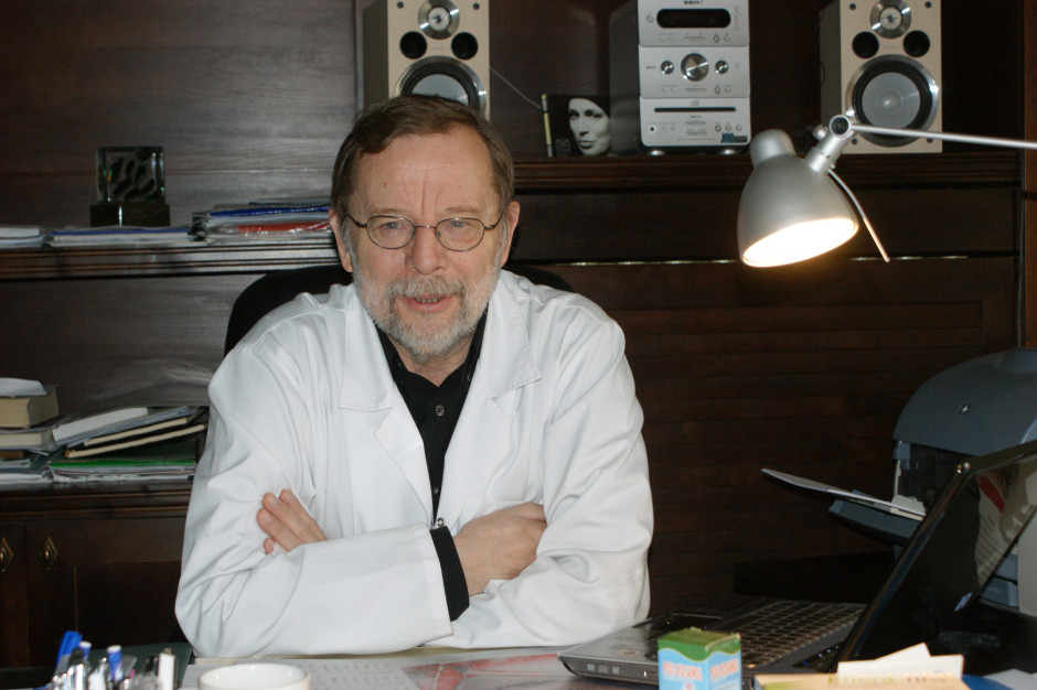 Prof. Stefan Grajek: - nadużywanie aspiryny prowadzi do wzrostu śmiertelności przez powikłania krwotoczneFot. ELEVEN ZETT Productions Ekspert: nie nadużywać aspiryny, wywołuje powikłania krwotoczne