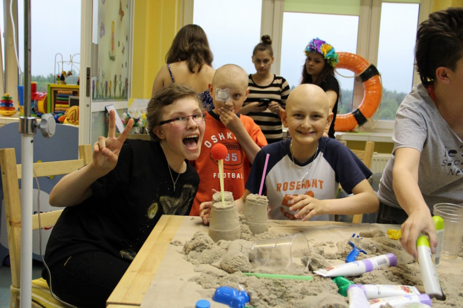 Fundacje działające na rzecz chorych dzieci dbają m.in. o uprzyjemnienie im pobytu w szpitalu Fot. Archiwum Fundacji ISKIERKA Pomagają chorym dzieciom. Nie tylko w święta