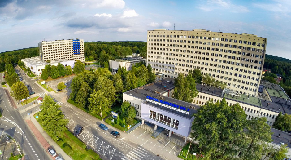 W GCM SUM szkolą się właśnie lekarze ze Słowacji i Grecji; wcześniej wypracowaną w Katowicach metodę poznawali kardiolodzy z Japonii, Francji, Węgier, Czech, Szwecji, Litwy i Białorusi. Fot. SUM Katowiccy lekarze uczą kardiologów z zagranicy naprawiać zastawki serca