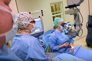 Kraków: lekarze z "Żeromskiego" wyleczyli drogi łzowe dziecka z zastosowaniem protezy