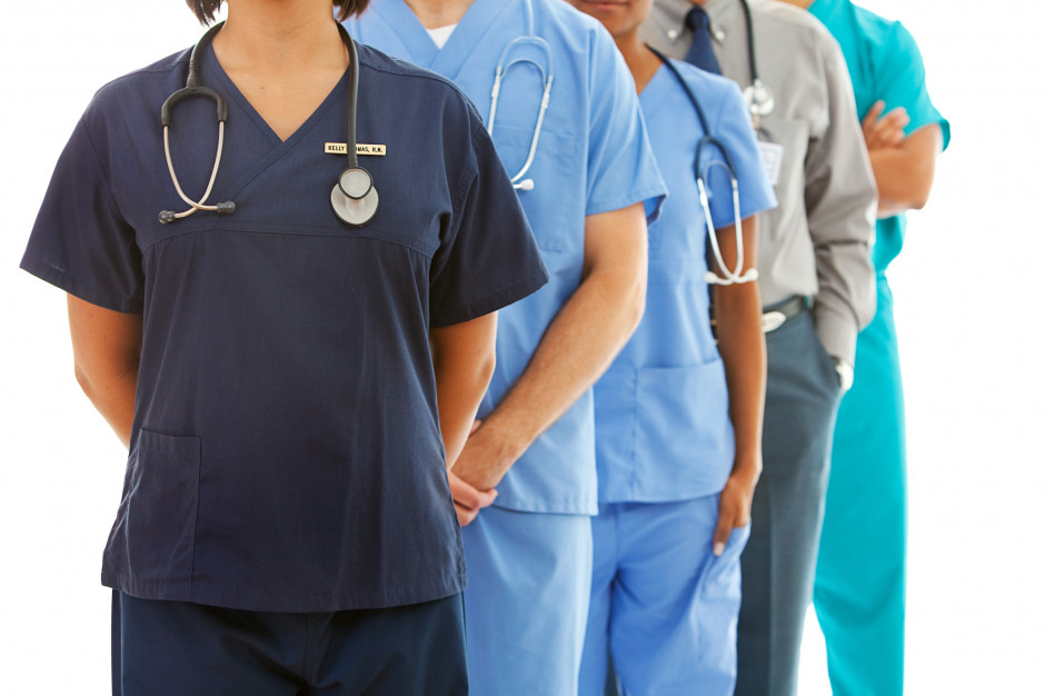 Ustawa zakłada umożliwienie, na uproszczonych zasadach, pracy w Polsce personelowi medycznemu spoza terytorium Unii Europejskiej. Fot. Shutterstock Prezydent podpisał ustawę. Będą nas leczyć lekarze z Ukrainy?