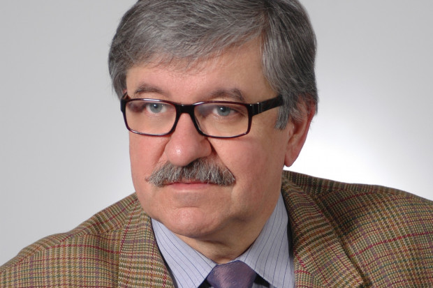 Prof. Andrzej Sobczak napisał książkę, w której prezentująca wyniki najważniejszych światowych badań naukowych na temat e-papierosów. Fot. A Sobczak Pierwsza polska książka o badaniach na temat e-papierosów