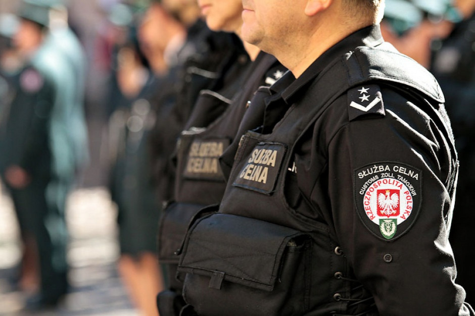 Przemyt udareminili funkcjonariusze służby celno-skarbowej z Mazowsza Fot. bbn.gov.pl Warszawa: udaremniono przemyt sterydów z Chin