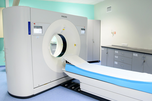 System spektralnej tomografii komputerowej daje możliwości lepszej analizy obrazów tomografii komputerowej. Fot. mat. prasowe Gliwice: nowy tomograf spektralny w CO umożliwi czulszą i szerszą diagnostykę