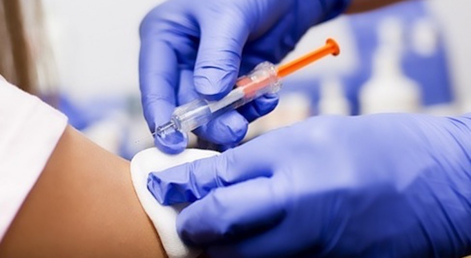 Wiceminister zdrowia twierdzi: przełom roku realnym terminem dostępności szczepionki na koronawirusa