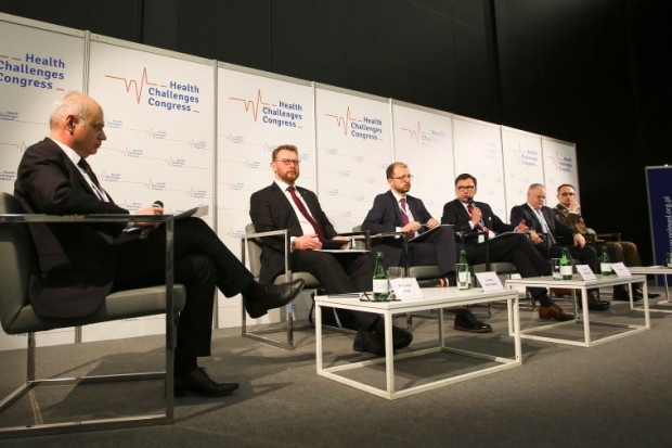- W Polsce mamy kilka obszarów, w których innowacje są wdrażane i są szczególnie mocno widoczne. Często są to właśnie obszary na styku medycyny i technologii informacyjnych - mówił minister Szumowski. Fot. PTWP Minister zdrowia na HCC 2018: nowoczesne technologie ogromne ważne również dla ochrony zdrowia