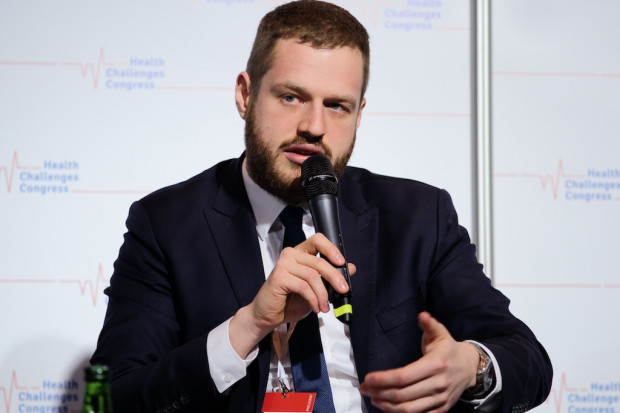 Wiceminister zdrowia Janusz Cieszyński; FOT. PTWP Janusz Cieszyński: skorzystamy z dobrych doświadczeń we wdrażaniu e-zwolnień