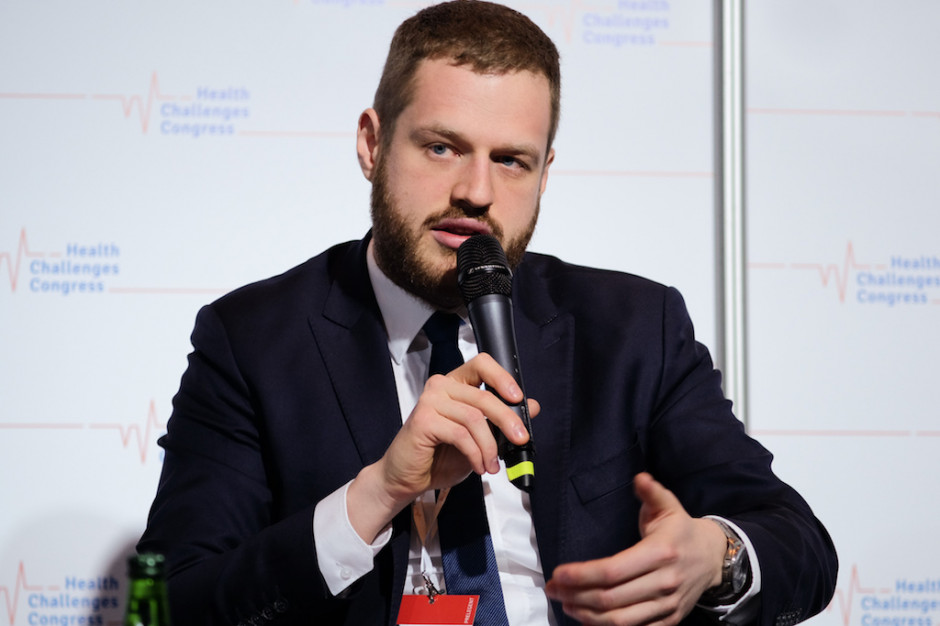 Na zdj. wiceminister zdrowia Janusz Cieszyński Fot. PTWP Jest odpowiedź wiceministra zdrowia ws. odpoczynku lekarza po dyżurze