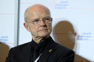 Dr Janusz Meder: większość polskich pacjentów zbyt późno zgłasza się do onkologa