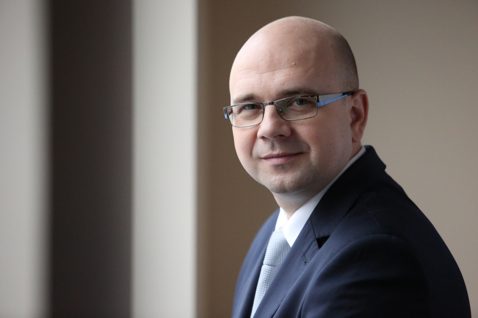 Warto rozważyć wdrożenie przedmiotu wiedza o zdrowiu przynajmniej na dwóch etapach nauki, tj. edukacji wczesnoszkolnej oraz dla uczniów w starszych klasach - uważa rzecznik praw pacjenta Bartłomiej Chmielowiec. Fot. Biuro prasowe RPP Rzecznik Praw Pacjenta postuluje wprowadzenie przedmiotu wiedza o zdrowiu