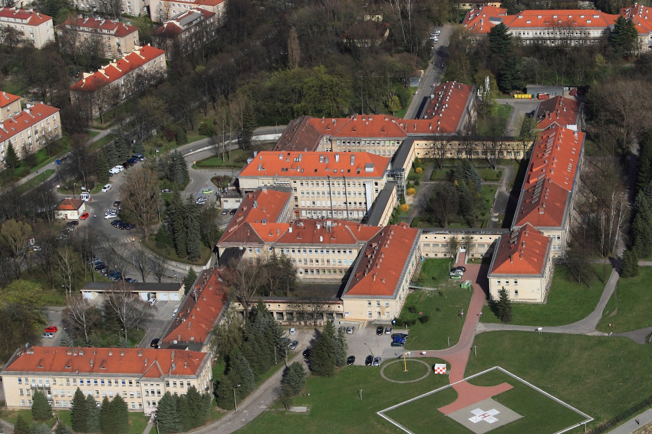 W szpitalu im. Żeromskiego w Krakowie zaszczepić chce się 70 proc. kadry. Małopolskie szpitale zakończyły szczepienia przeciw COVID-19, czekają na kolejne dostawy