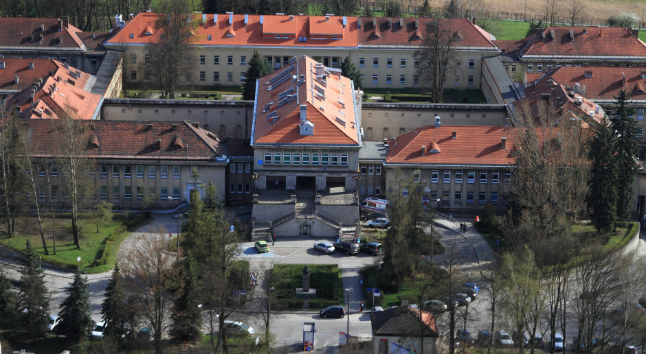 Kraków: oddział covidowy od września w szpitalu Żeromskiego, trafią tu również dorośli