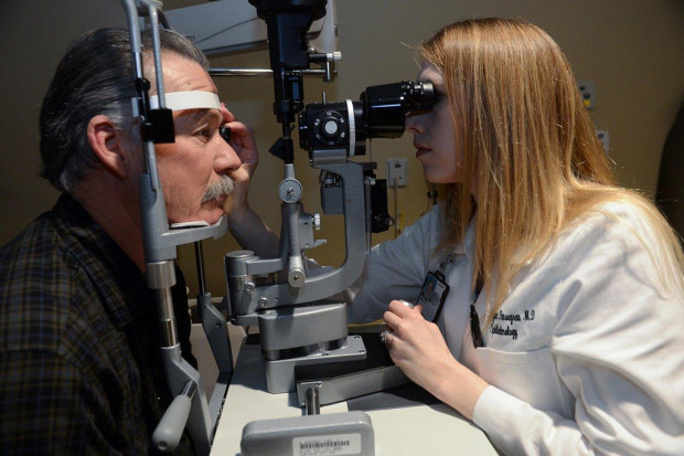 NFZ zapowiada zmiany w zasadach kwalifikowania do operacji zaćmy; FOT. Flickr.com (public domain); zdjęcie ilustracyjne Operacje usuwania zaćmy: czeskie kliniki zarabiają na polskich problemach