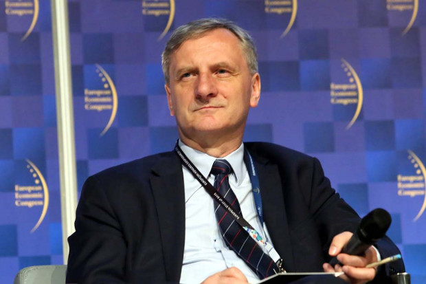Wiceminister Zbigniew Król: - Jest decyzja, żeby przetestować na bazie instytutów, czyli szpitali które mają szeroki zakres świadczeń, inny model taryfikacji. Fot. PTWP EEC 2018: wiceminister Król o pracach nad taryfikacją świadczeń