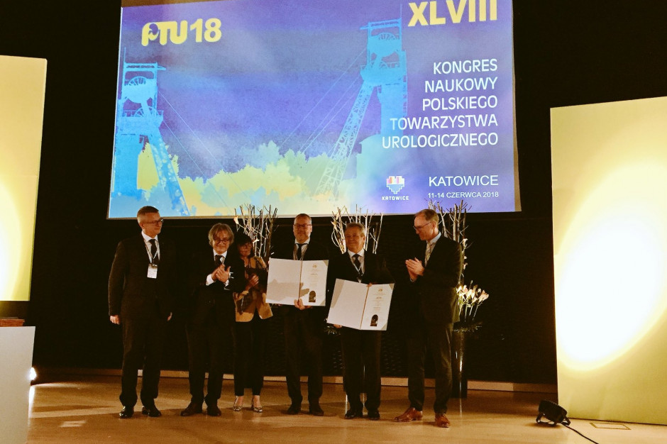 Prof. S. Joniau i prof. I. Mincik zostali uroczyście mianowani honorowymi członkami Polskiego Towarzystwa Urologicznego; FOT. PTU/Twitter 48. Kongres PTU: międzynarodowa debata o współczesnej urologii