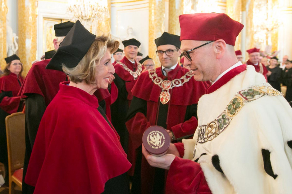 Prof. Ewa Kuligowska otrzymała tytuł doktora honoris causa Warszawskiego Uniwersytetu Medycznego. Fot. mat. prasowe WUM Radiolog, prof. Ewa Kuligowska - doktorem h.c. WUM
