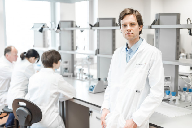 Miron Tokarski: - Masowa produkcja przenośnego analizatora laboratoryjnego rozpocznie się w 2021 r.; FOT. Materialy prasowe Polski start-up potrafi: laboratorium genetyczne zmieści się w kieszeni