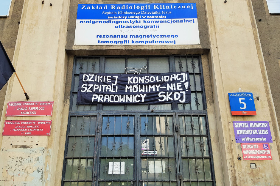 W pikiecie wezmą udział także związkowcy i pracownicy Centralnego Szpitala Klinicznego i Dziecięcego Szpitala Klinicznego. Fot. Katarzyna Gubała Warszawa: związki zawodowe trzech szpitali będą pikietować przed rektoratem WUM