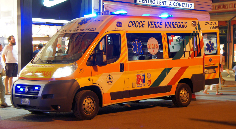 Włochy: dziesiątki rannych w wypadkach z odpalaniem petard