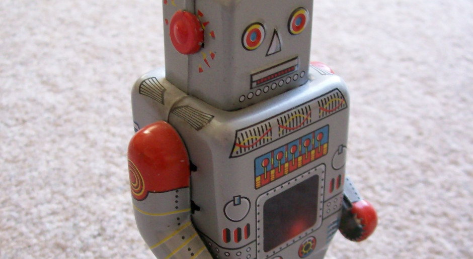 Naukowcy: roboty mogą manipulować dziećmi